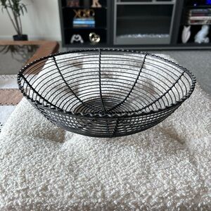 Minimalist Black Wire Fruit Bowl - Home Accents